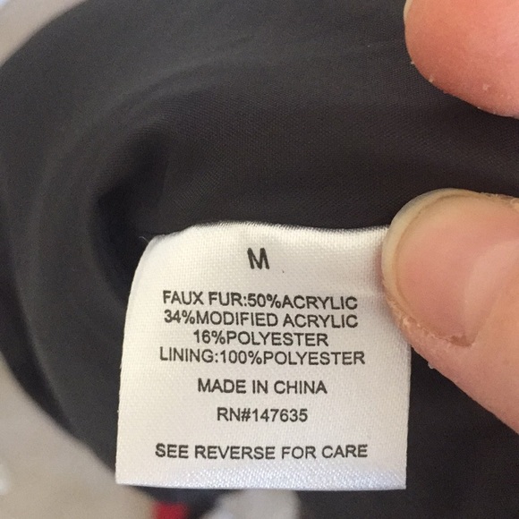 Romeo and Juliet Couture Faux Fur Vest in Medium - Picture 5 of 9